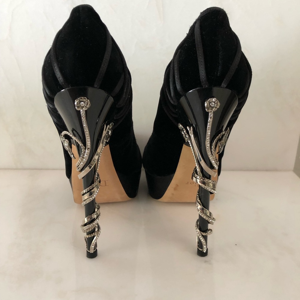 Christian Dior Velvet Pump with embellished heel!